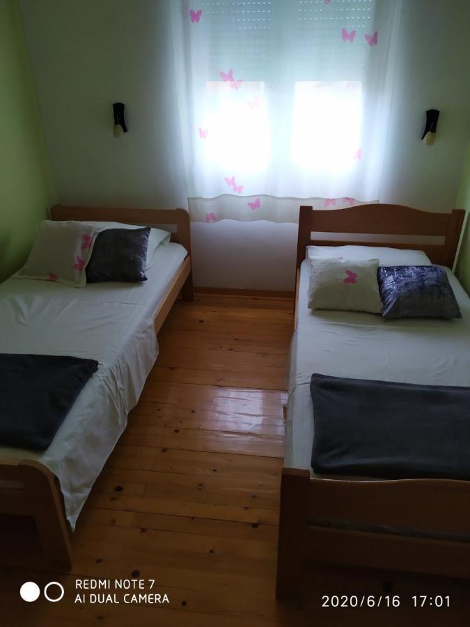 Apartman Ena Βόντιτσε Εξωτερικό φωτογραφία